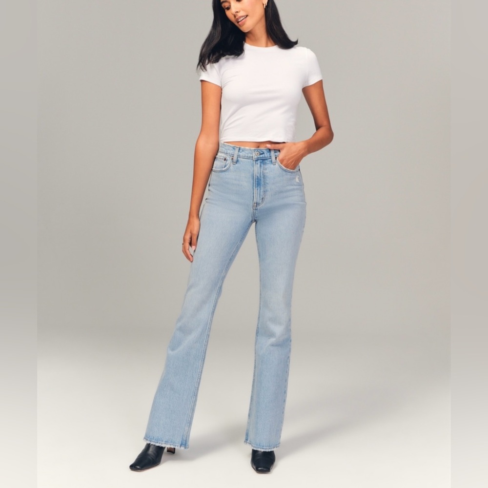 Abercrombie and Fitch Women’s Ultra High Rise Vintage Flare Jean, size 28L